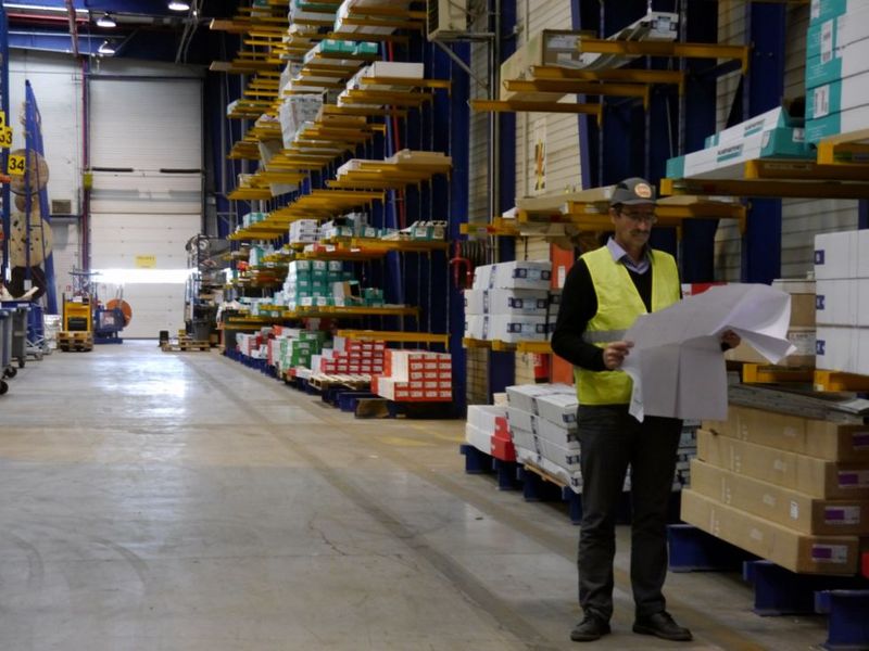 Contrôle et vérification des racks de stockage à Marseille